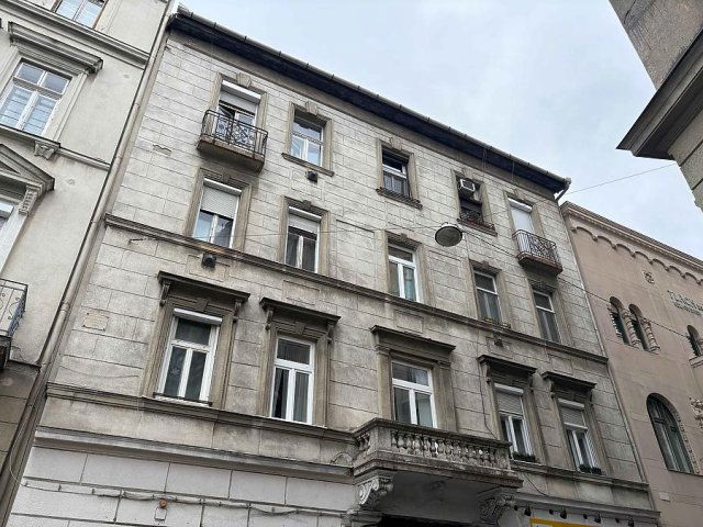 Eladó téglalakás, Budapesten, VI. kerületben, Hajós utcában