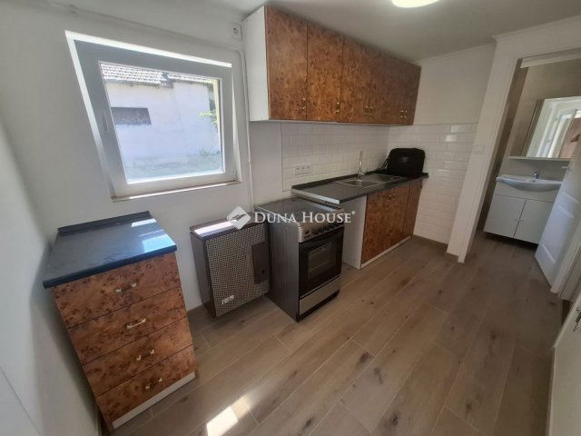 Eladó családi ház, Kiskunfélegyházán 25.9 M Ft, 2 szobás