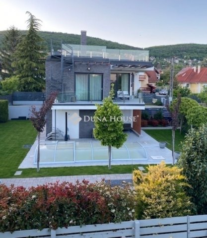 Eladó ikerház, Balatonfüreden 269 M Ft, 5 szobás