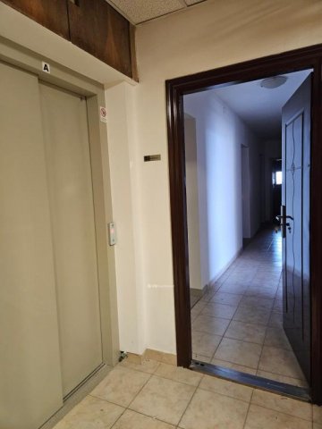 Eladó panellakás, Veszprémben 175 M Ft, 14 szobás