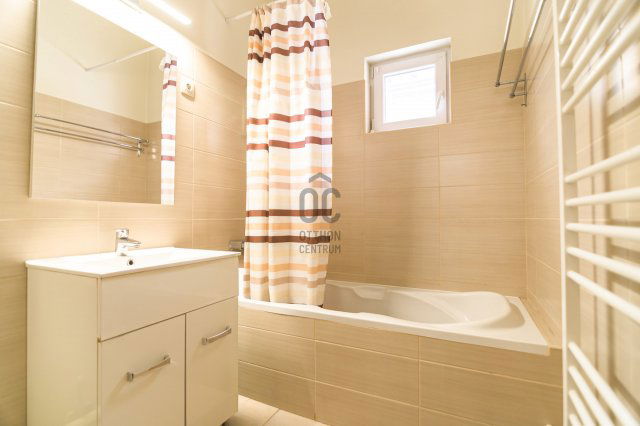 Eladó ikerház, Budapesten, III. kerületben, József Attila utcában