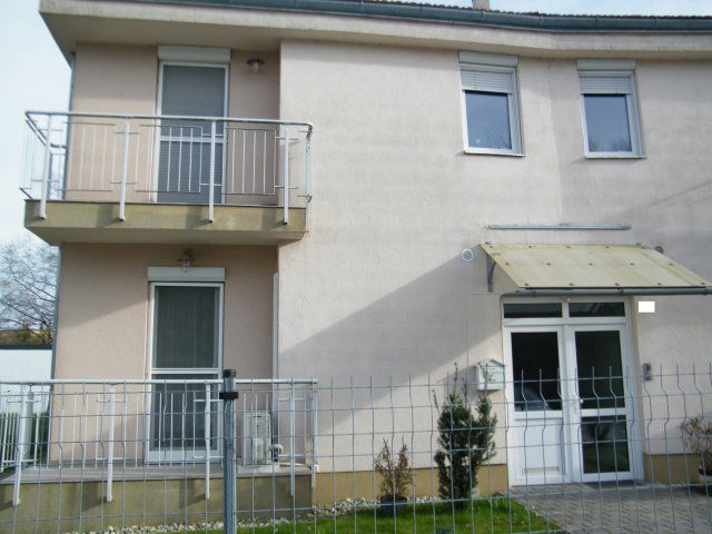 Kiadó téglalakás, albérlet, Pápán 135 E Ft / hó, 1+1 szobás