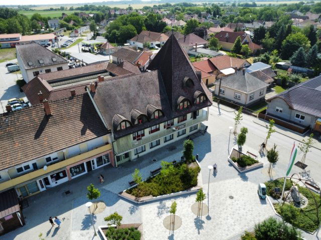 Eladó üzlethelyiség, Füzesabonyban 149.9 M Ft