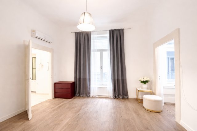 Eladó téglalakás, Budapesten, V. kerületben 99 M Ft, 2 szobás