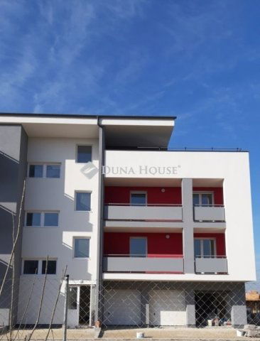 Eladó téglalakás, Veszprémben 99 M Ft, 3 szobás