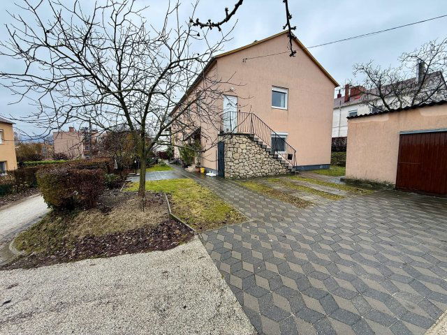 Eladó téglalakás, Móron 49.9 M Ft, 3 szobás