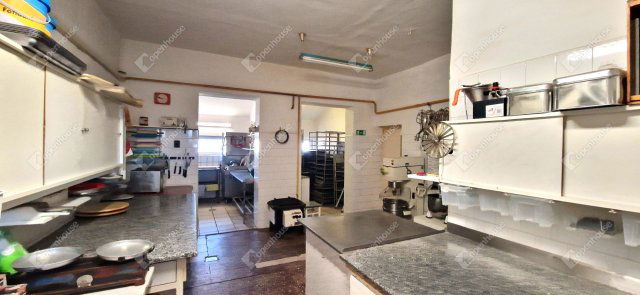 Eladó hotel, Szikszón 200 M Ft, 10 szobás / költözzbe.hu