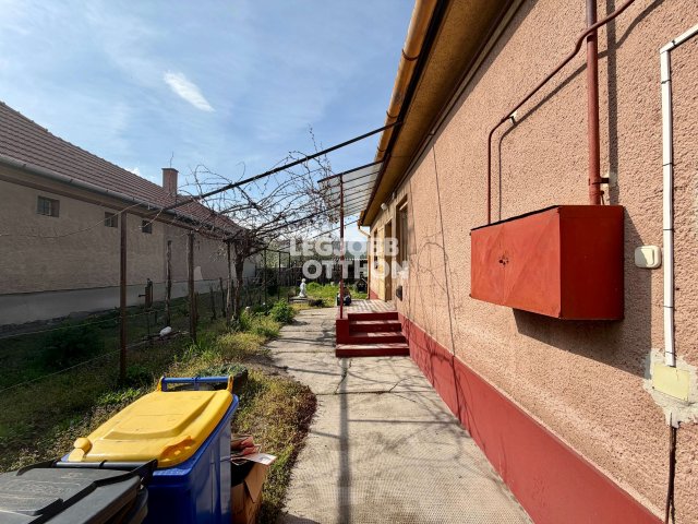 Eladó családi ház, Cegléden 42 M Ft, 1+1 szobás
