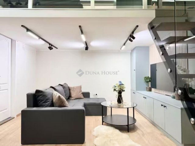 Eladó téglalakás, Budapesten, VI. kerületben 55 M Ft, 1 szobás