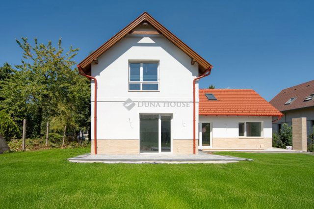 Eladó családi ház, Nagykovácsiban 219.9 M Ft, 5 szobás