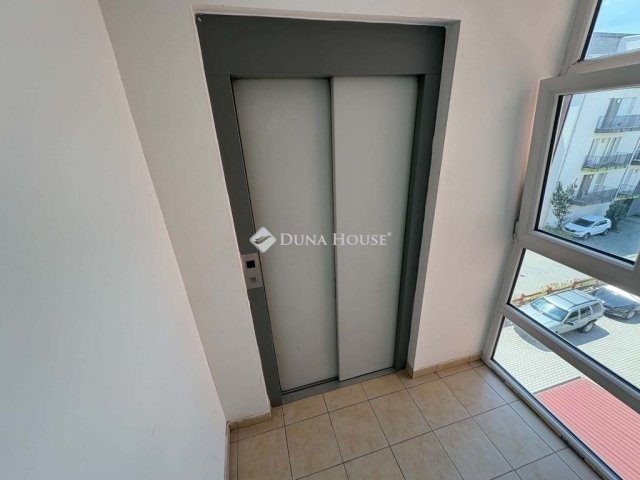 Eladó panellakás, Kecskeméten 51 M Ft, 2 szobás