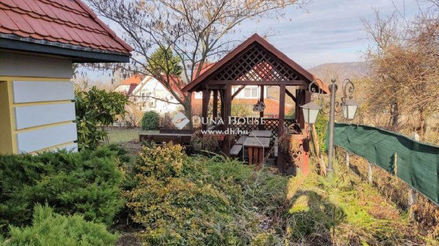 Eladó családi ház, Esztergomban 219 M Ft, 4 szobás