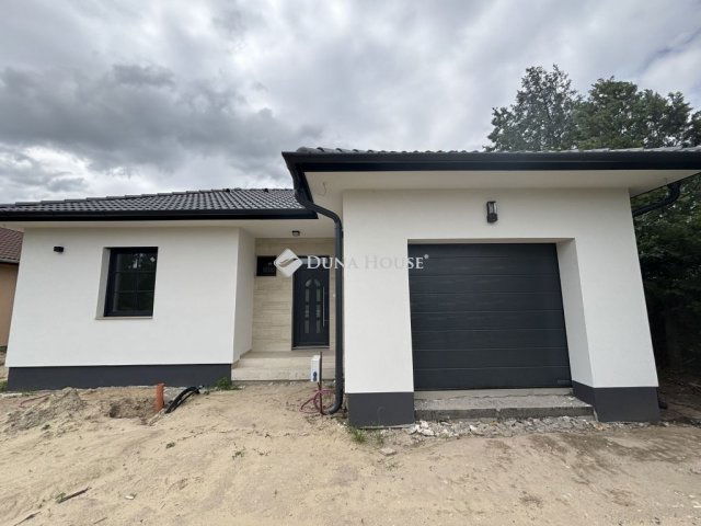 Eladó családi ház, Kecskeméten 94.99 M Ft, 5 szobás