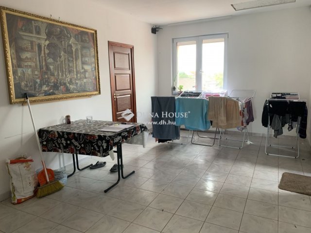 Eladó családi ház, Vecsésen 299.9 M Ft, 1 szobás