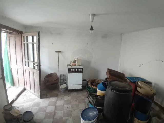 Eladó családi ház, Turán 36.99 M Ft, 2 szobás