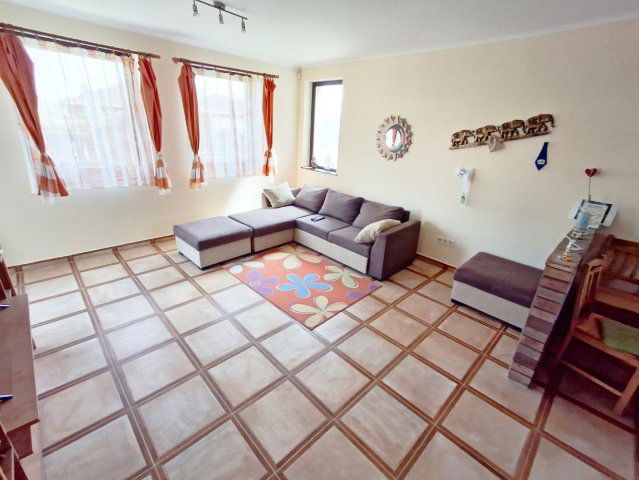 Eladó téglalakás, Pomázon 118.9 M Ft, 4 szobás