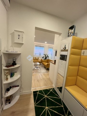 Eladó panellakás, Várpalotán 49.5 M Ft, 3 szobás