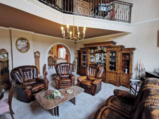 Eladó családi ház, Siklóson 263.31 M Ft, 6 szobás