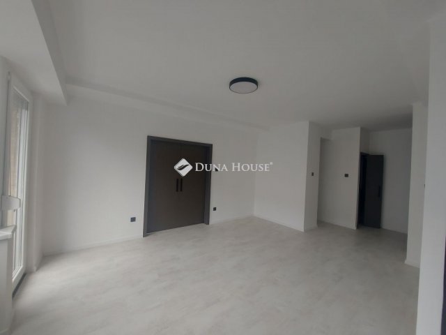 Eladó téglalakás, Pécsett 68.9 M Ft, 2 szobás