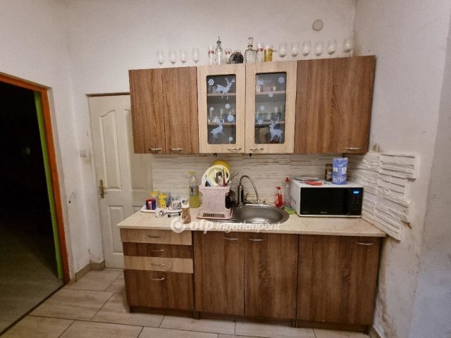 Eladó családi ház, Pápán 24.9 M Ft, 2 szobás