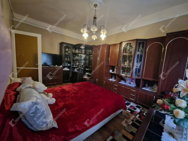 Eladó családi ház, Ászáron 64.9 M Ft, 5 szobás