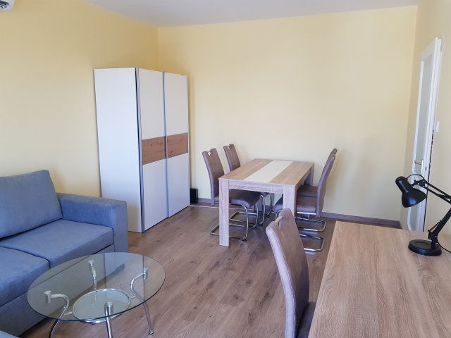 Kiadó panellakás, albérlet, Pécsett 180 E Ft / hó, 1+1 szobás
