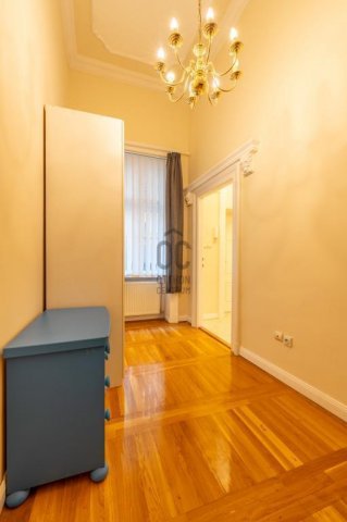 Eladó téglalakás, Budapesten, VI. kerületben 99.9 M Ft, 2 szobás