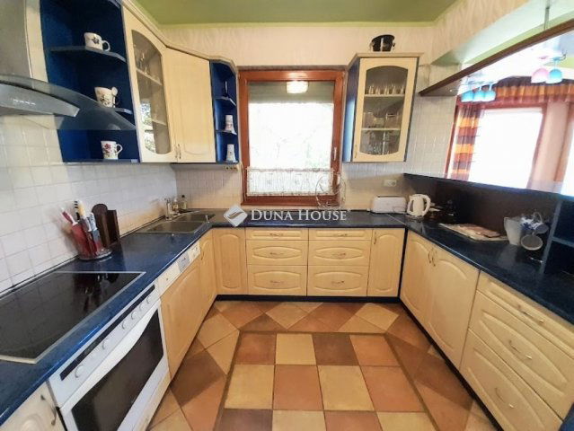 Eladó családi ház, Békéscsabán 119.9 M Ft, 6 szobás