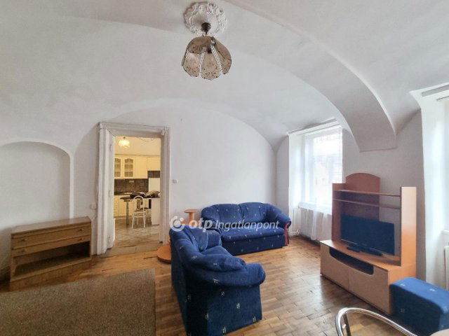 Eladó téglalakás, Pápán 19.9 M Ft, 1+1 szobás