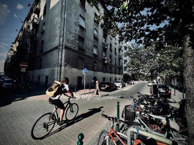 Eladó téglalakás, Budapesten, II. kerületben 64 M Ft, 1 szobás