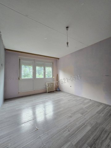 Eladó panellakás, Szentlőrincen 34.9 M Ft, 2+1 szobás