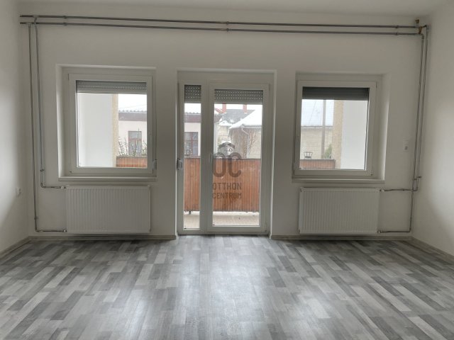 Eladó téglalakás, Abonyban 47 M Ft, 3 szobás