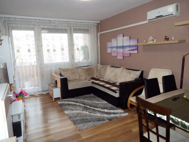 Eladó panellakás, Dunaújvárosban 33 M Ft, 2 szobás