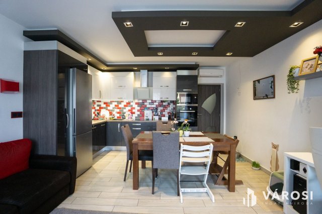 Eladó téglalakás, Győrött 94.5 M Ft, 4 szobás