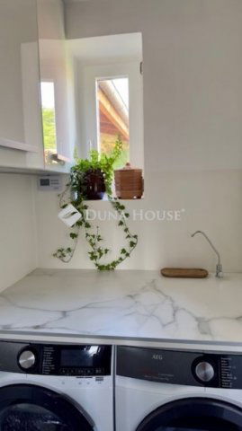 Eladó téglalakás, Pécsett 149.9 M Ft, 5 szobás