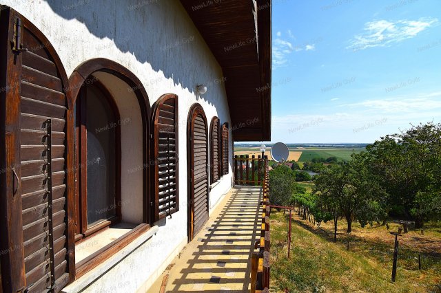 Eladó családi ház, Győrújbaráton 49.9 M Ft, 3 szobás