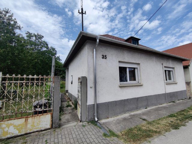 Eladó családi ház, Nyergesújfaluban 49.99 M Ft, 2 szobás