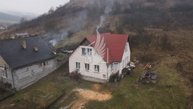 Eladó családi ház, Arlón 18 M Ft, 4+1 szobás