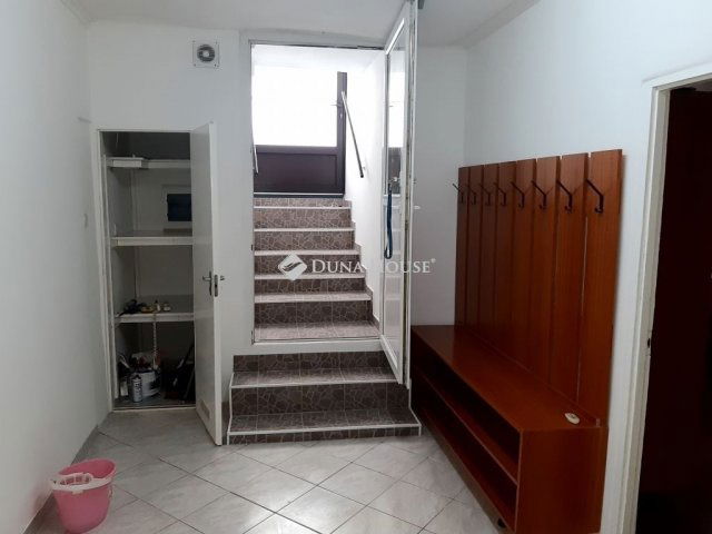 Eladó téglalakás, Budapesten, VI. kerületben 73 M Ft, 2 szobás