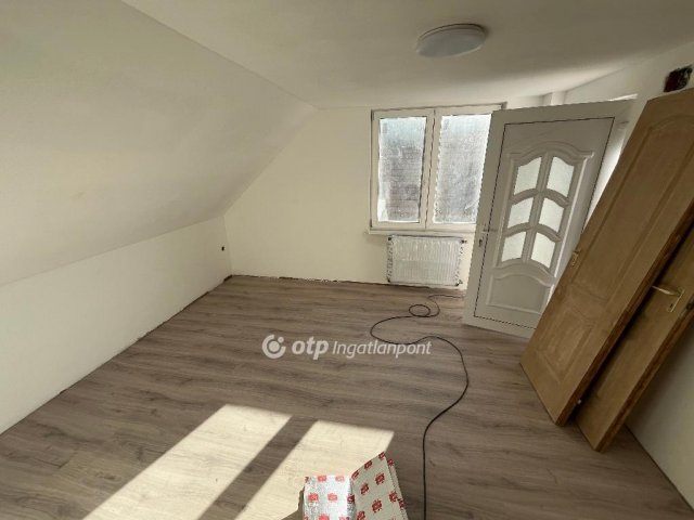 Eladó családi ház, Majosházán 129 M Ft, 6+2 szobás