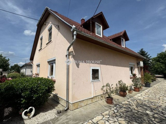 Eladó családi ház, Békésen 100.9 M Ft, 5 szobás