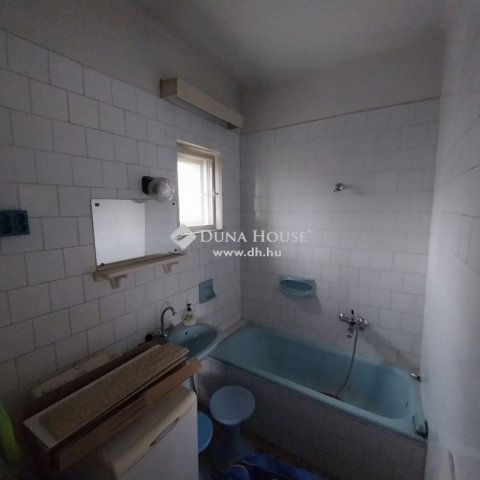 Eladó családi ház, Budapesten, XVI. kerületben 64.9 M Ft