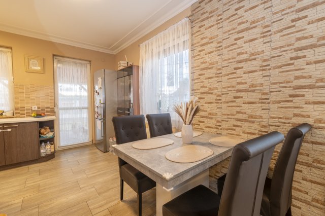 Eladó családi ház, Üllőn 79.9 M Ft, 4 szobás