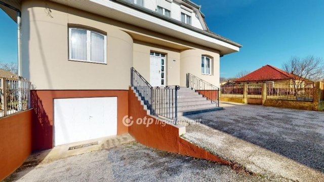 Eladó családi ház, Kálmánházán 83 M Ft, 4+1 szobás