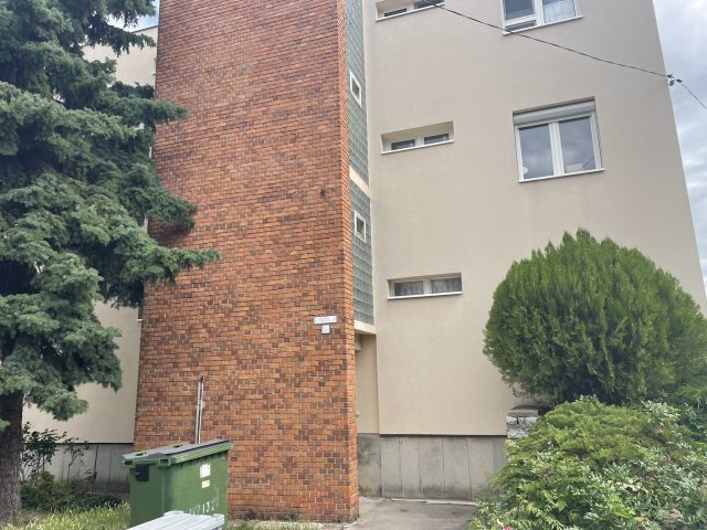 Eladó téglalakás, Veszprémben, Flórián utcában 55 M Ft