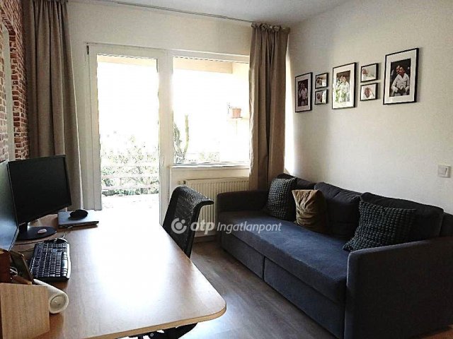 Eladó téglalakás, Veszprémben 79.5 M Ft, 3 szobás