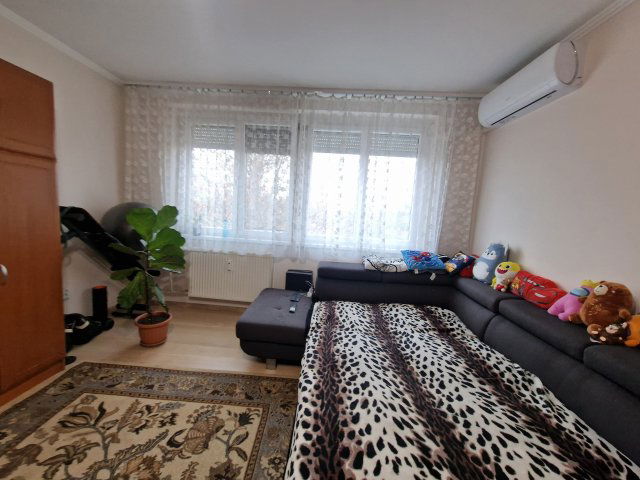 Eladó panellakás, Budapesten, XXI. kerületben, Szigligeti utcában