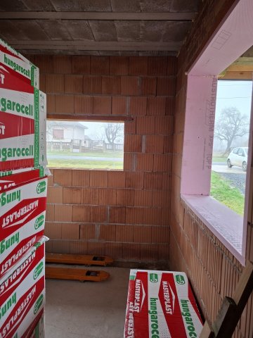 Eladó családi ház, Lakhegyen 55 M Ft, 4 szobás