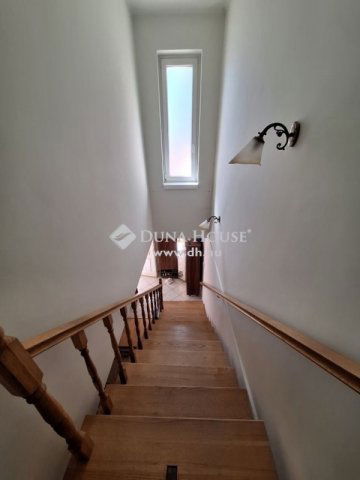 Eladó családi ház, Pécsett 125 M Ft, 3 szobás