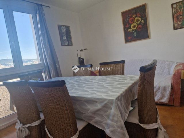 Eladó panellakás, Pécsett 44.9 M Ft, 3 szobás